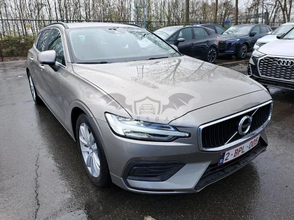 Volvo V60 B3 Momentum Pro 2022