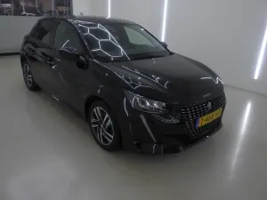 Peugeot 208 1.2i Style 2023