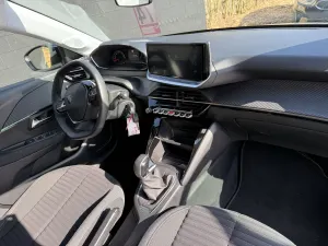 Peugeot 208 1.2i 2024