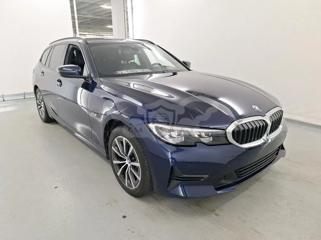 BMW 3 Series Touring 320e Business Design 2022