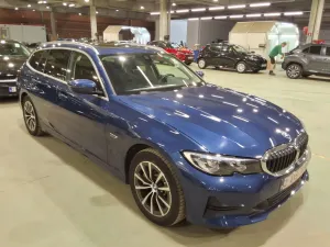 BMW 3 Series Touring 330e Lounge 2021