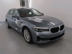BMW 5 Series Touring 520e Lounge 2022