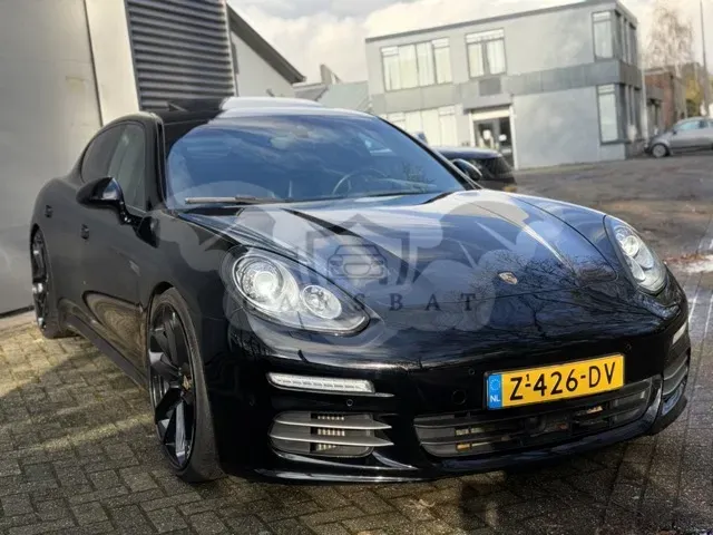 Porsche Panamera 4S 3.0 Platinum 2016