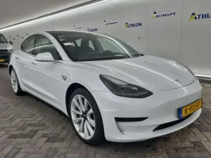 Tesla Model 3 Standard Range Plus 60 kWh 2020