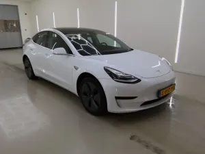 Tesla Model 3 Standard Range Plus 60 kWh 2019