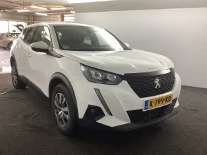 Peugeot 2008 1.2i Active 2021