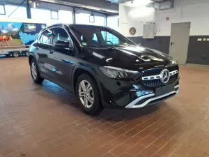 Mercedes-Benz GLA 200 2024