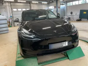 Tesla Model Y 2024