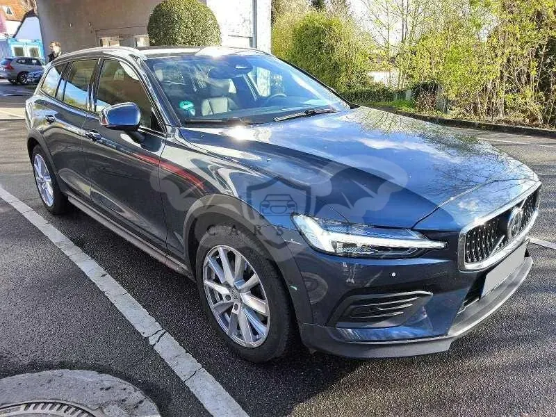 Volvo V60 Cross Country 2023
