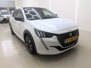Peugeot 208 1.2i GT 2021