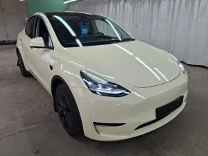 Tesla Model Y Standard Range 2024