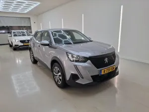 Peugeot 2008 1.2i Active 2021