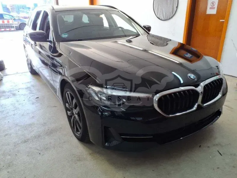BMW 5 Series Touring 520i 2021