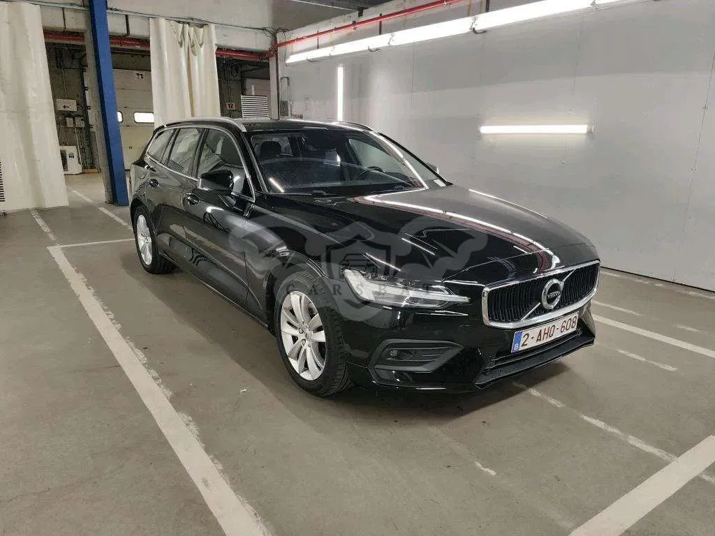 Volvo V60 B3 Momentum Pro 2021