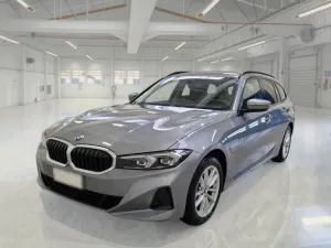 BMW 3 Series Touring 330e Luxury 2022