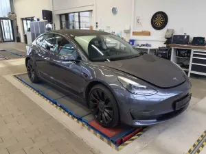Tesla Model 3 Long Range Performance 2022