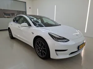 Tesla Model 3 Standard Range Plus 60 kWh 2020