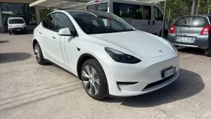 Tesla Model Y 82 kWh 2023