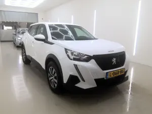 Peugeot 2008 1.2i Active 2021