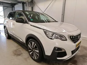 Peugeot 3008 1.2i Premium 2020
