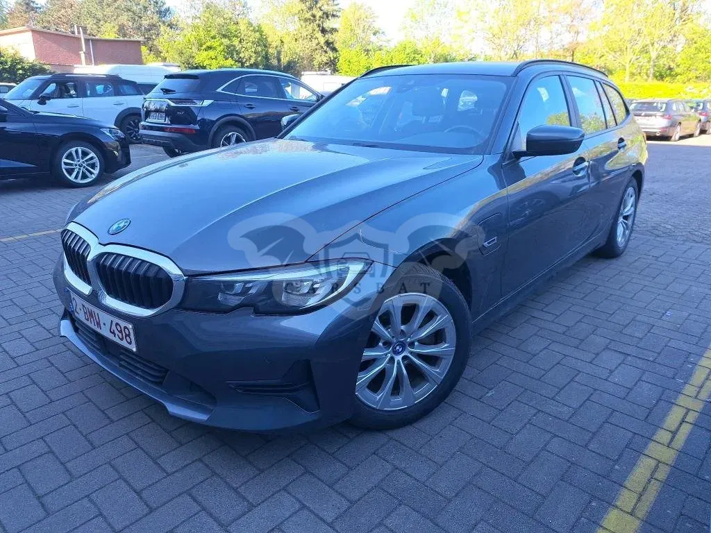 BMW 3 Series Touring 320e Business 2022
