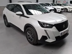 Peugeot 2008 1.2i Active 2021