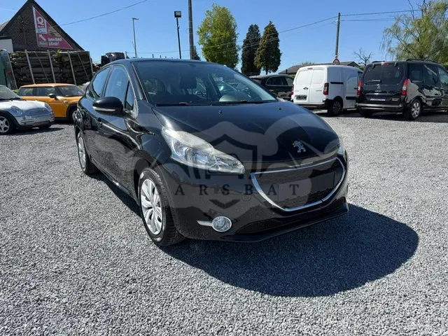 Peugeot 208 1.2i 2014