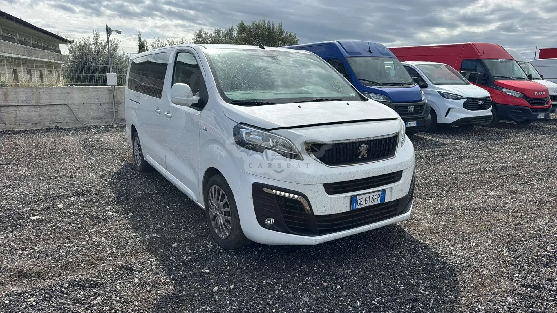 Peugeot Traveller Business 2021