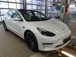 Tesla Model 3 Long Range Performance 2021
