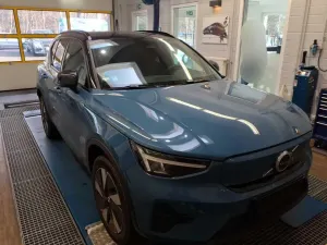 Volvo EX40 Plus Dark 2024