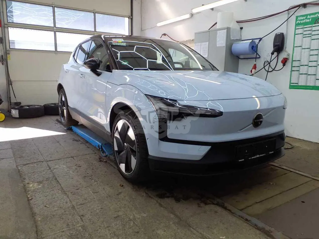 Volvo EX30 Performance 64 kWh 2024