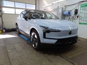 Volvo EX30 Performance 64 kWh 2024