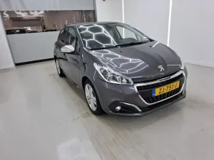 Peugeot 208 1.2i Signature 2019