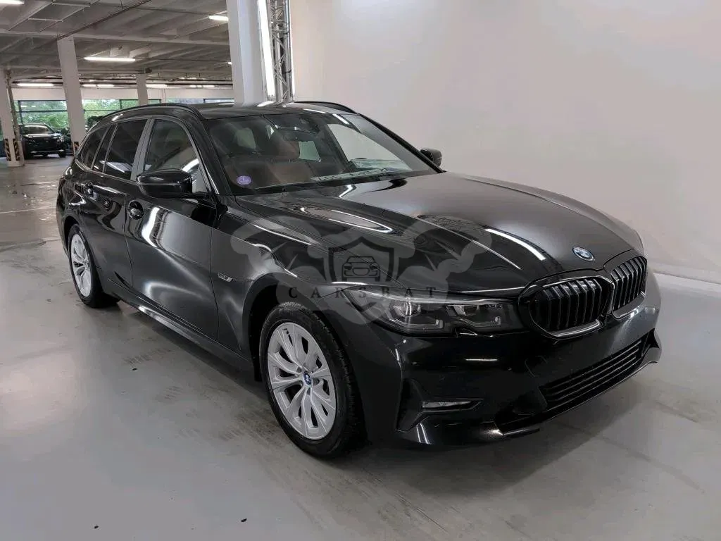 BMW 3 Series Touring 320e 2022