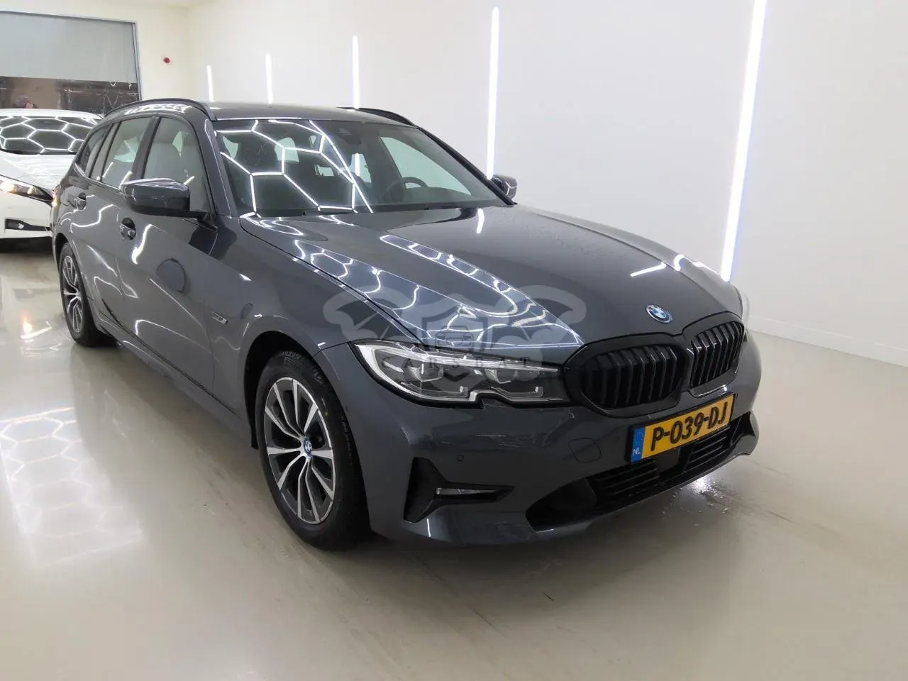 BMW 3 Series Touring 320e Business 2022