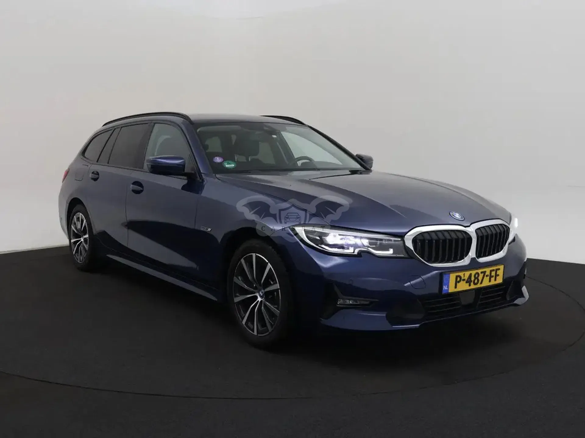BMW 3 Series Touring 320e Business 2022