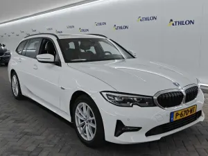 BMW 3 Series Touring 320e Business 2022