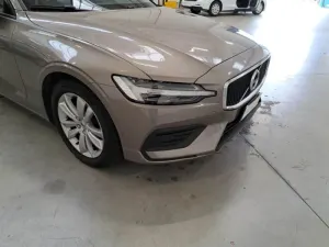 Volvo V60 B4 Momentum Business 2022