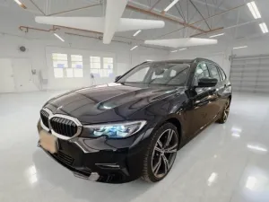 BMW 3 Series Touring 330e Advantage 2021