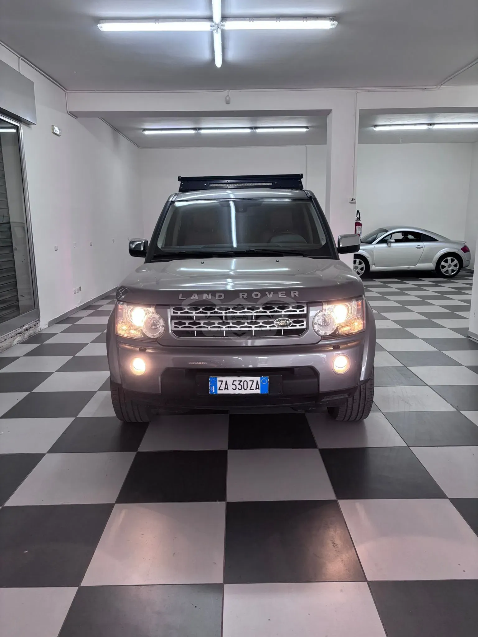 Land Rover Discovery 3.0 TDV6 HSE 2010