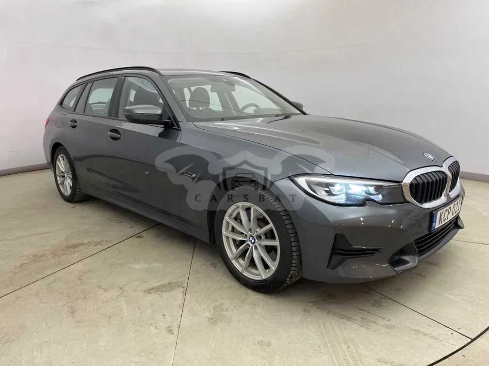 BMW 3 Series Touring 330e 2022