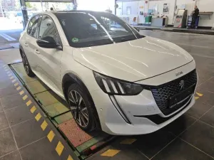 Peugeot 208 GT 2021