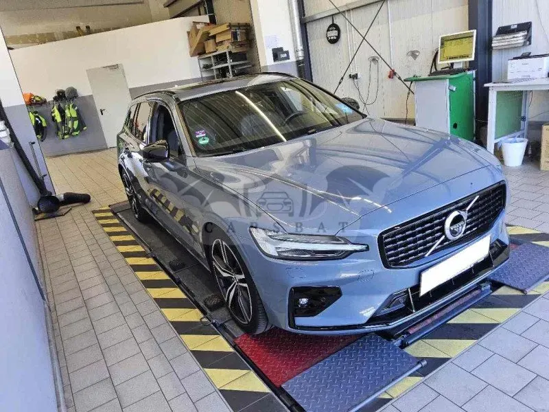Volvo V60 B5 R-Design 2022