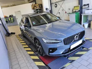 Volvo V60 B5 R-Design 2022