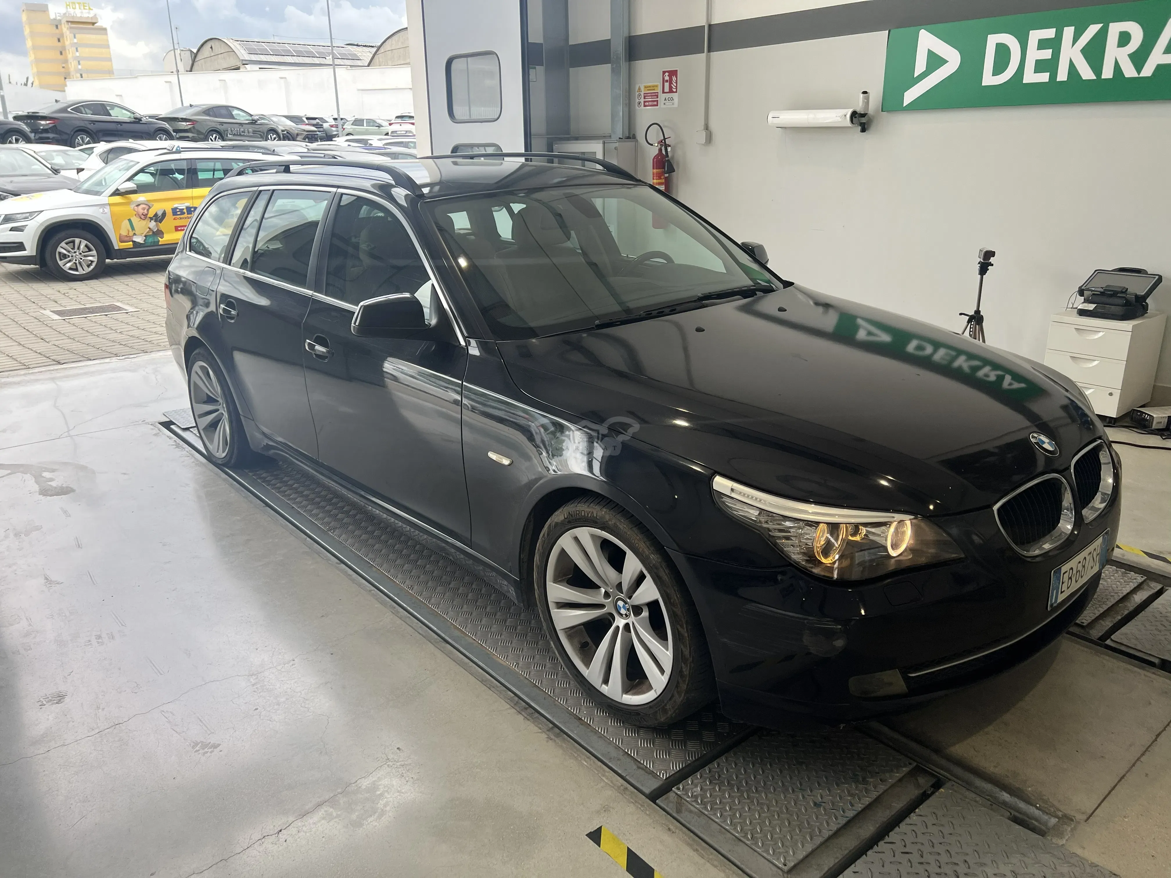 BMW 5 Series Touring 520d 2010