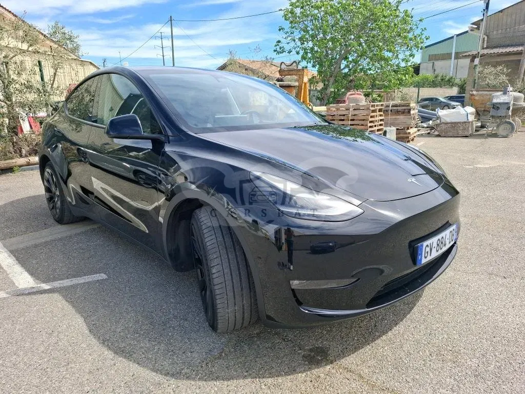 Tesla Model Y 2024