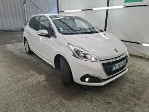 Peugeot 208 1.2i Allure Business 2018