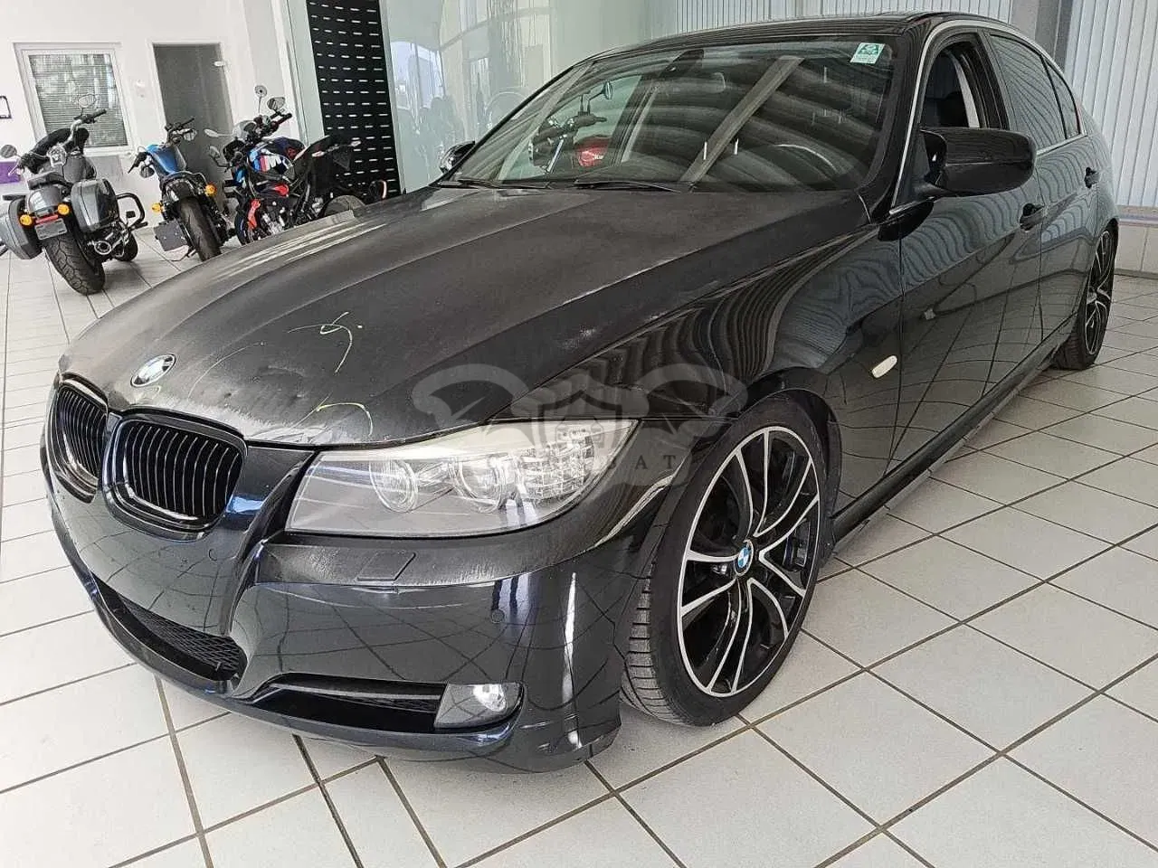 BMW 3 Series 330d 2011