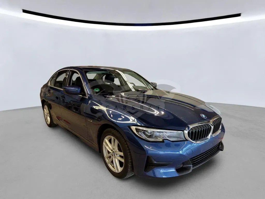 BMW 3 Series 330e 2021