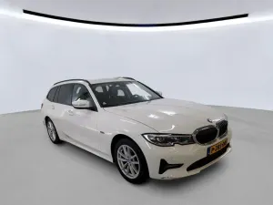 BMW 3 Series Touring 320e Business 2022